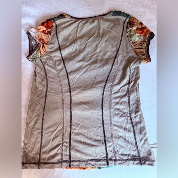 Vanilla b. Woman’s Embellished Top with Cap Sleeve. Size Small. - Picture 2 of 5